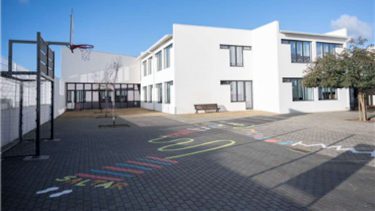 Escola Básica e Jardim de Infância N.º02