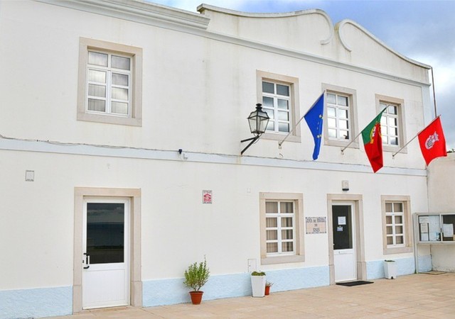 M fre freguesia sines 1 980 2500 1 640 450